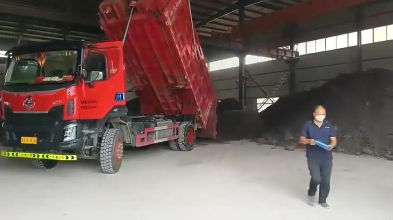 丹寨中转场卸料与堆存现场